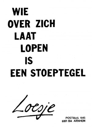 Wie over zich laat lopen is een stoeptegel