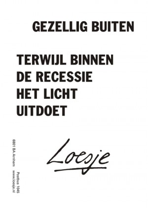 Gezellig buiten terwijl binnen de recessie het licht uitdoet