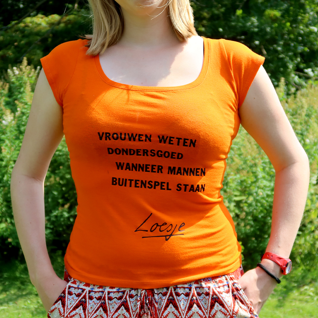 Horizontaal terugtrekken Sporten Dames T-shirt - Vrouwen weten dondersgoed - Loesje