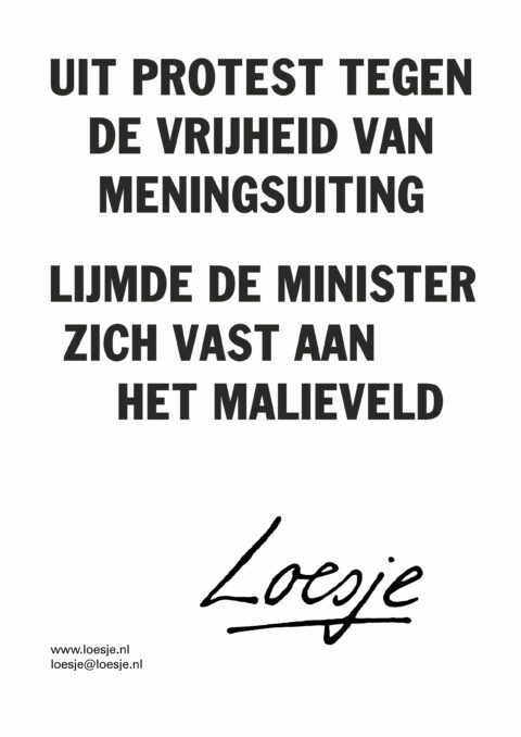 Uit protest tegen de vrijheid van meningsuiting lijmde de minister zich vast aan het Malieveld