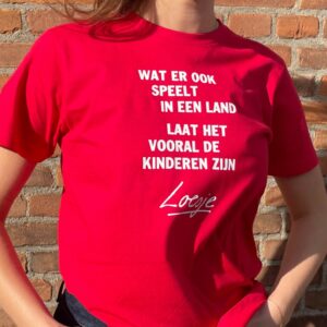 Loesje T-shirt - Wat er ook speelt in een land laat het vooral de kinderen zijn