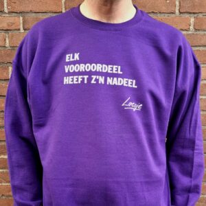 Paarse trui van Loesje - elk vooroordeel heeft z'n nadeel