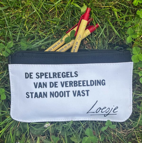 Loesje etui - de spelregels van de verbeelding staan nooit vast