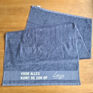 Loesje strandlaken - voor alles komt de zon op